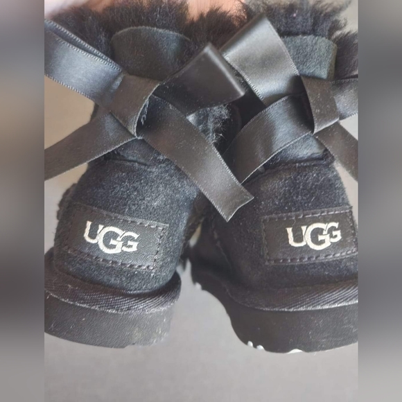 Toddler Mini Bailey Bow II Uggs - Picture 3 of 3